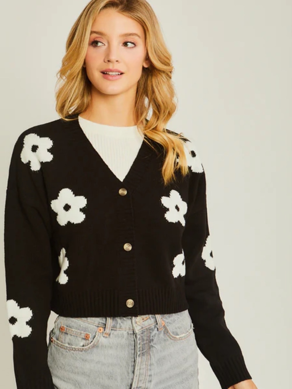 NWT Black and White Daisy Button-Front Women's Sweater Cardigan